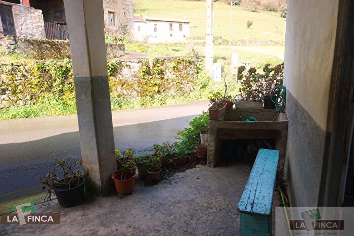 Casa en venta de 4 habitaciones, Belmonte de Miranda, Asturias