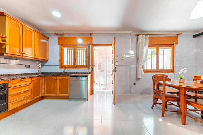 Casas en venta y pisos alquiler - 3
