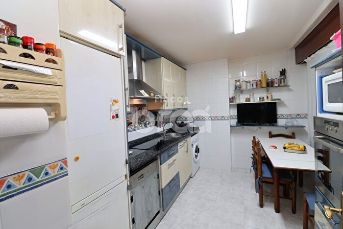 Piso de 3 habitaciones en venta en Kabiezes, Santurtzi