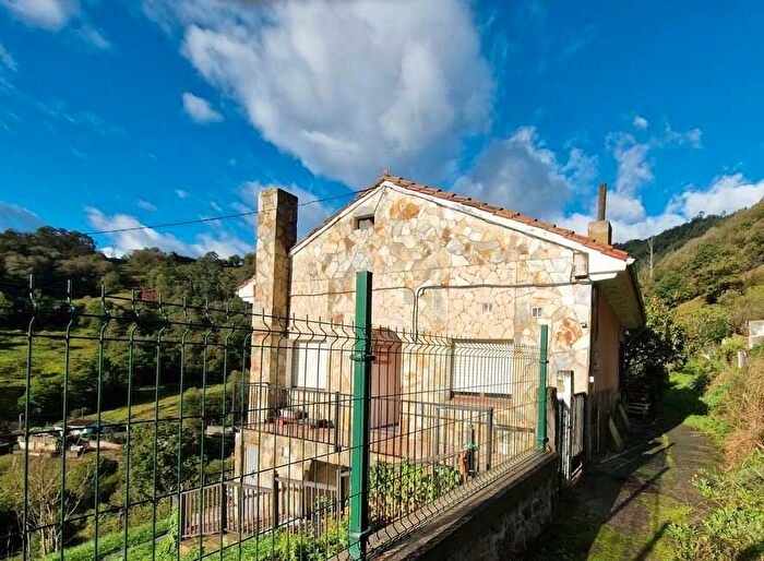 Casa en venta de 3 habitaciones: Santa Marina Polígono, Mieres Asturias