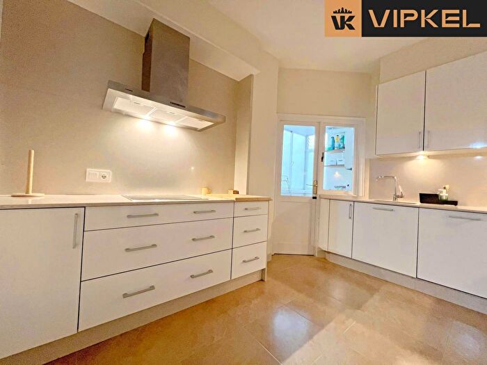 Piso de 5 habitaciones en venta en Galicia, A Coruña