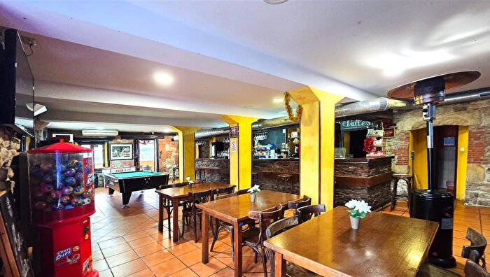 Casas en venta y pisos alquiler - 3