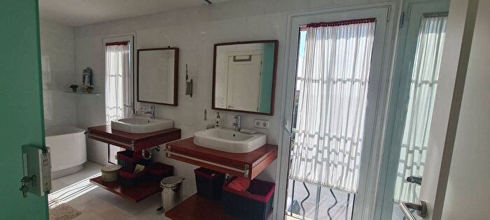 Casas en venta y pisos alquiler - 3