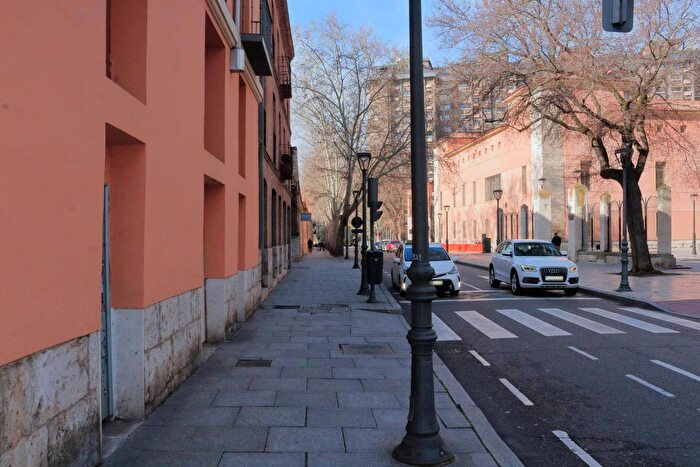 Piso de 4 habitaciones en venta en Castilla y León, Valladolid