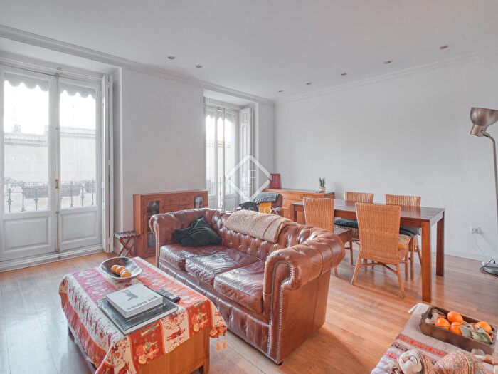 Piso de 2 habitaciones en venta en Centro, Universidad Malasaña