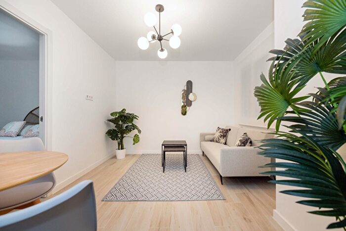 Piso de 2 habitaciones en venta en Cruz de Humilladero, Carranque Haza Cuevas
