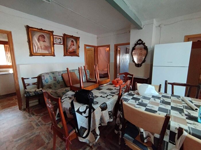 Casas en venta y pisos alquiler - 3