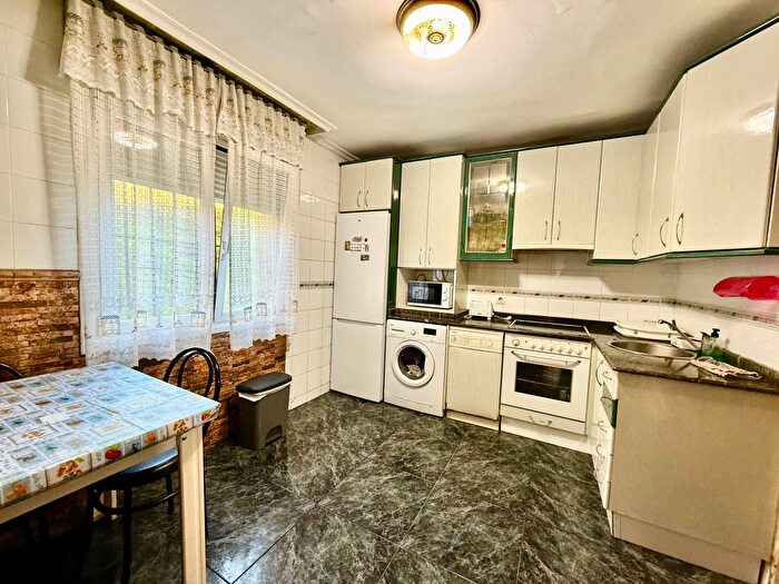 Casas en venta y pisos alquiler - 3