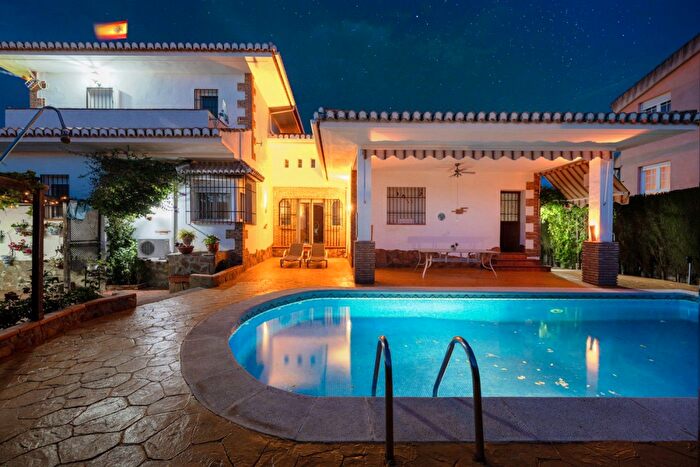 Cúllar Vega, Granada: Casa en venta de 7 habitaciones