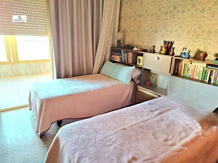 Casas en venta y pisos alquiler - 3