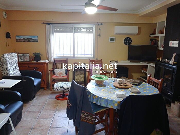 Casas en venta y pisos alquiler - 3