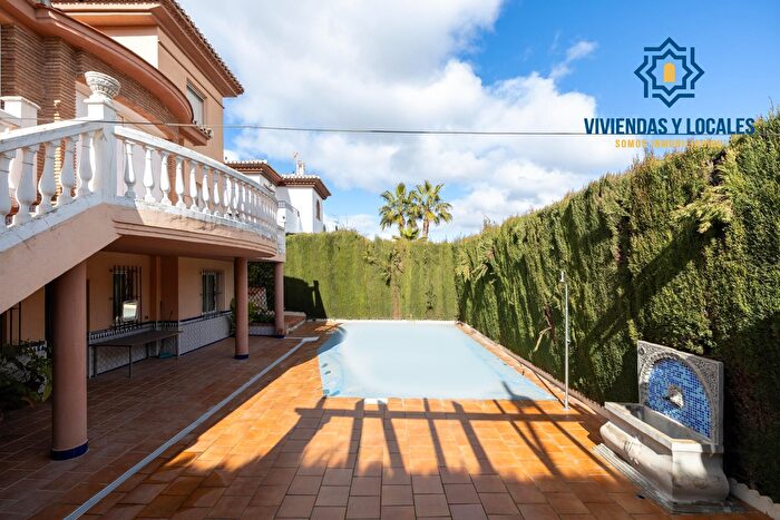 Casa en venta de 4 habitaciones en Cúllar Vega, Granada
