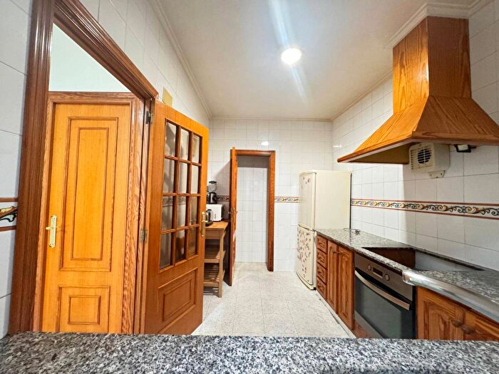 Casas en venta y pisos alquiler - 3