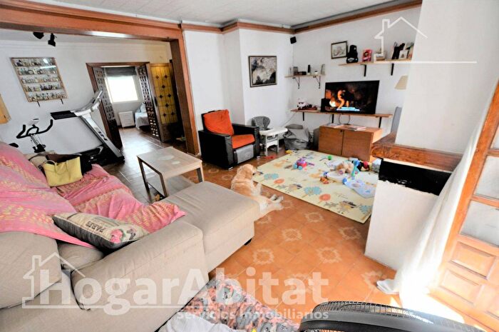 Casas en venta y pisos alquiler - 3
