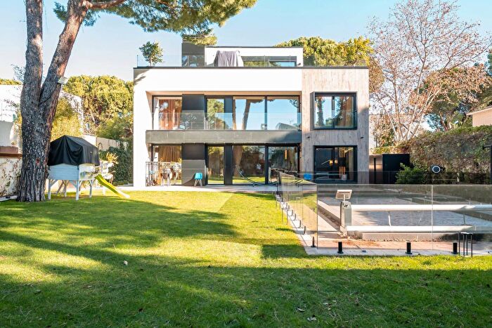Casa en venta de 4 habitaciones: Comunidad de Madrid, Madrid