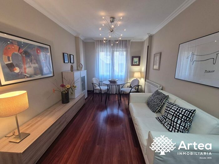 Piso en alquiler de 2 habitaciones en Ibaiondo, Iturralde