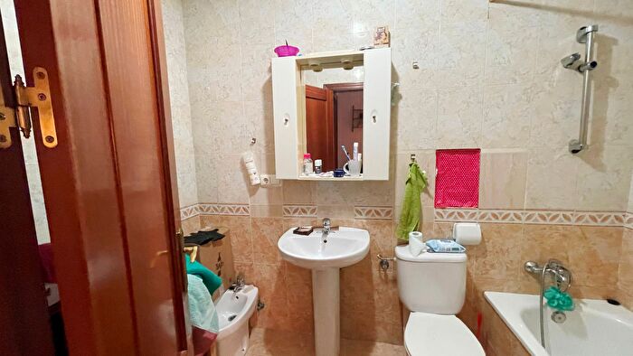Casas en venta y pisos alquiler - 3