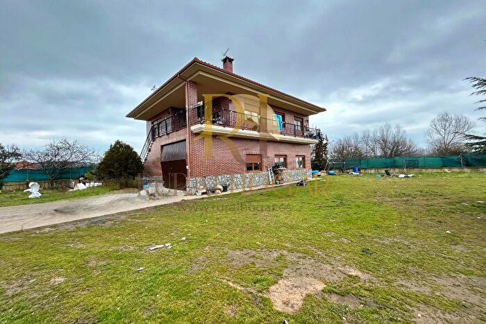Turcia, León: Casa en venta de 4 habitaciones