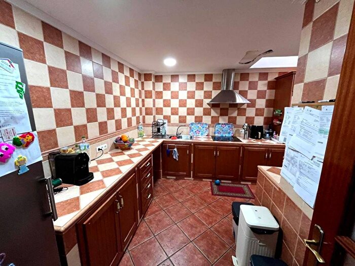 Casas en venta y pisos alquiler - 3