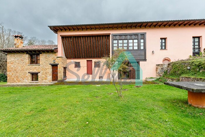 Casa de 7 habitaciones en venta en Nava, Asturias