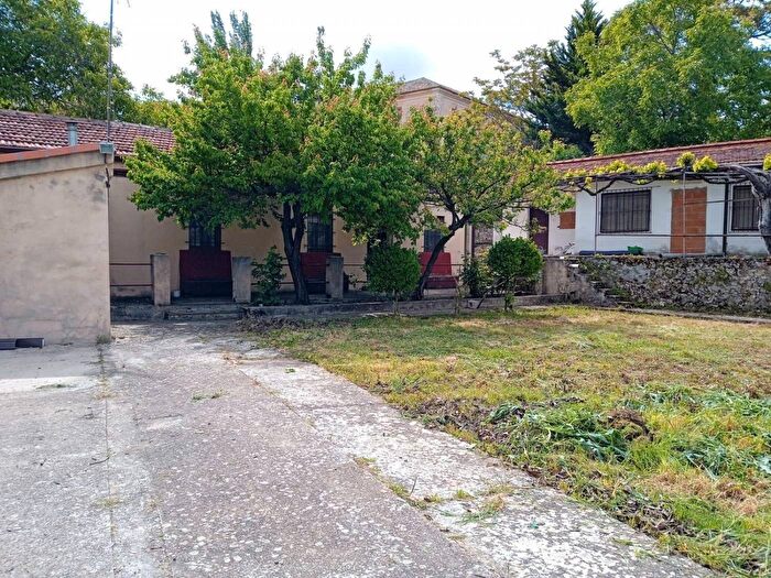 Casa en venta de 4 habitaciones: Castilla La Mancha, Guadalajara