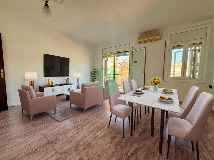 Piso en venta de 3 habitaciones en Cataluña, Barcelona