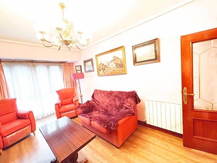 Casas en venta y pisos alquiler - 3