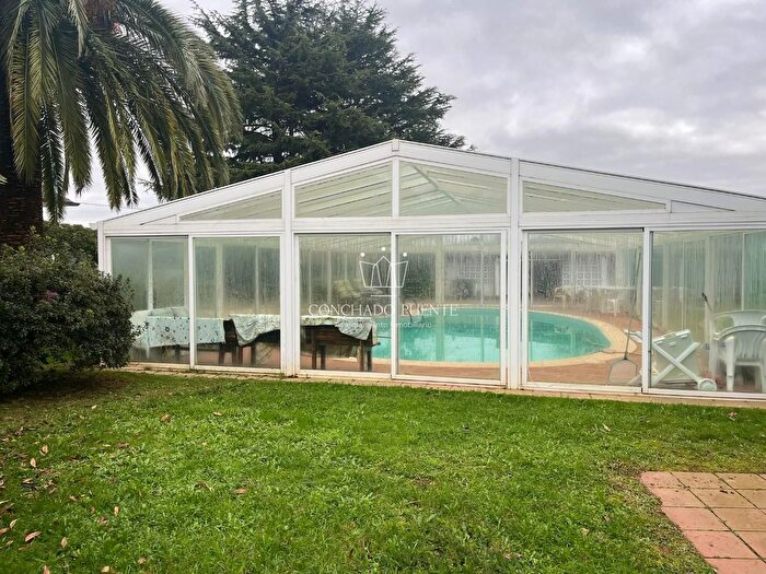 Casa en venta de 5 habitaciones en Abegondo, A Coruña