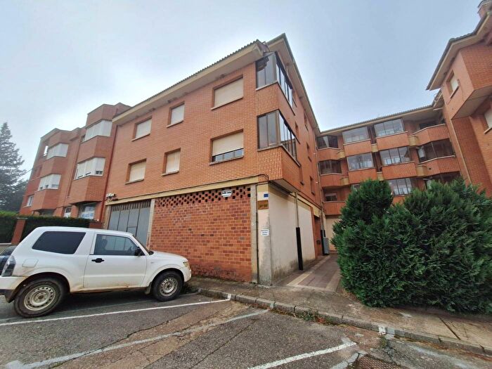 Piso en venta de 4 habitaciones en Castilla y León, León