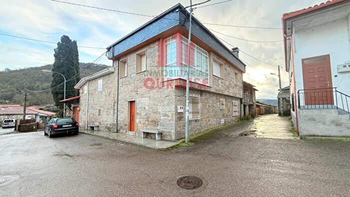Casa en venta de 5 habitaciones: A Teixeira, Ourense