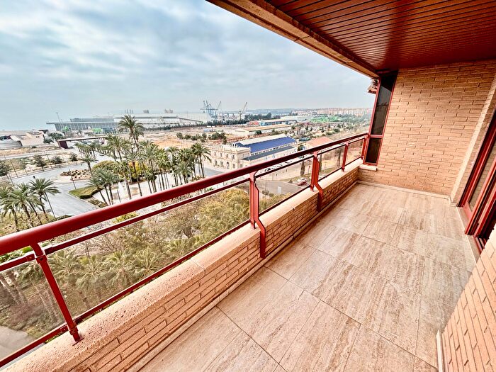 Piso en venta de 4 habitaciones, Centro, Ensanche Diputación