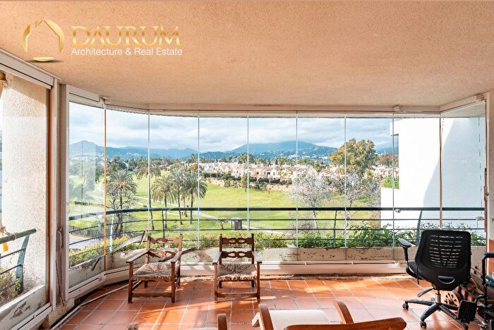 Piso en venta de 4 habitaciones: San Pedro de Alcántara, Guadalmina Alta