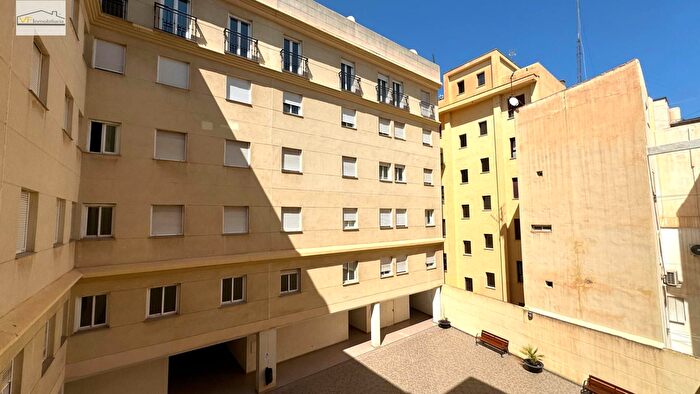 Piso de 4 habitaciones en venta en Centro, Perchel Norte