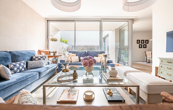 Casa de 5 habitaciones en venta en Encinar de los Reyes, La Moraleja