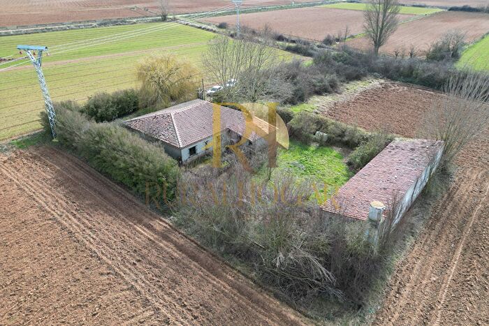 Casa en venta de 4 habitaciones en Villamañán, León
