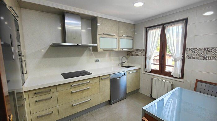 Casas en venta y pisos alquiler - 3