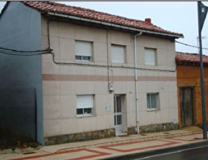 Casa de 4 habitaciones en venta en Carrizo, León