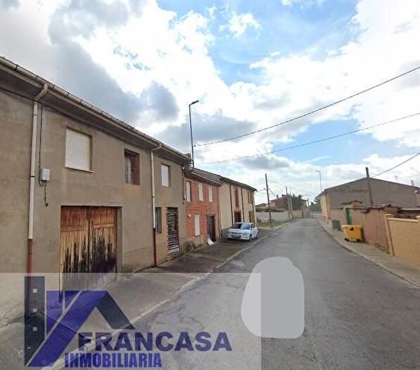 Casa de 3 habitaciones en venta en Llamas de la Ribera, León