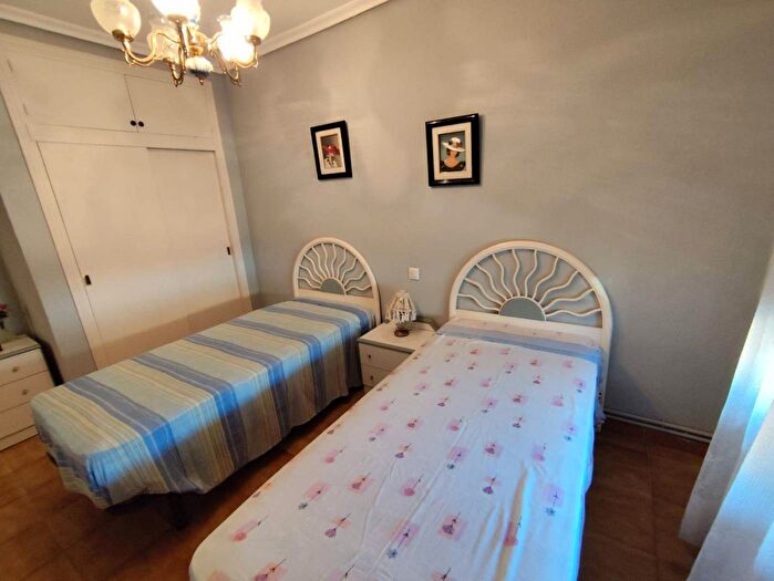 Casas en venta y pisos alquiler - 3
