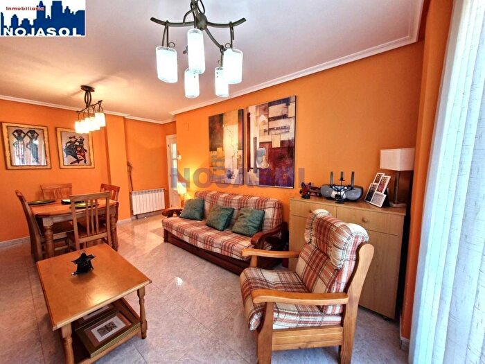 Casas en venta y pisos alquiler - 3
