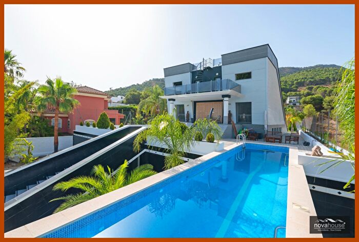 Casa de 6 habitaciones en venta en Pinos de Alhaurín, Alhaurín de la Torre