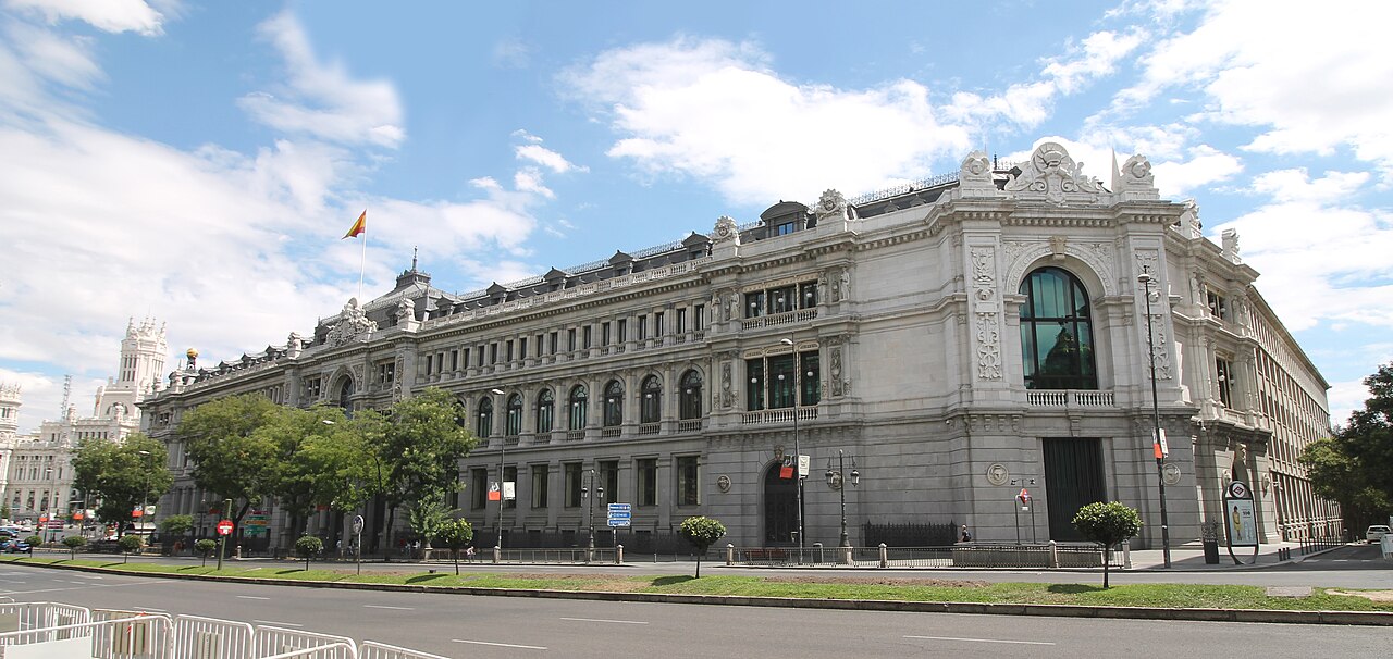 Fachada del edificio del Banco de España junto a la plaza de Cibeles, Madrid