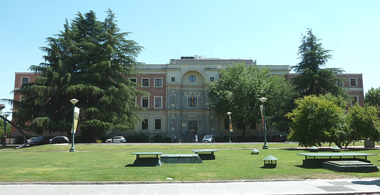 Edificio del Archivo Histórico Nacional en la calle Serrano de Madrid