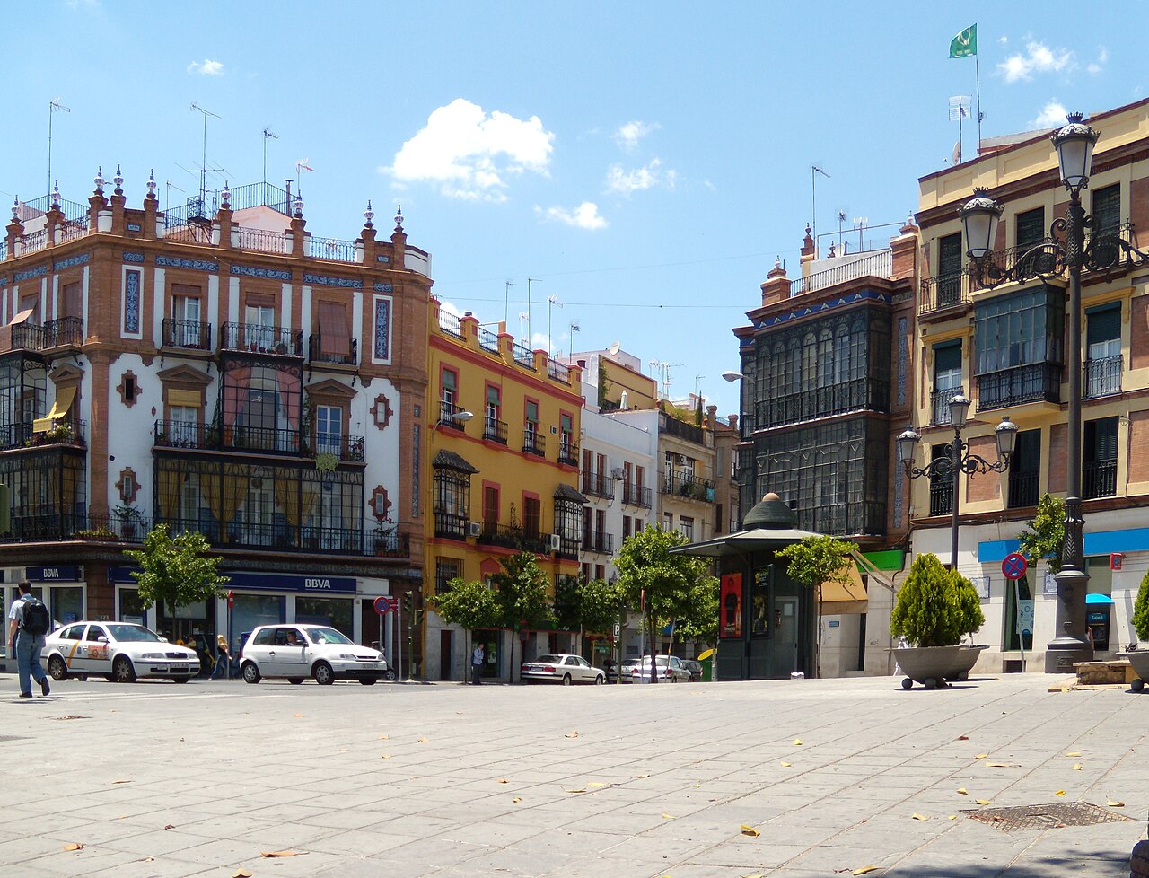 Plaza del Altozano con edificios tradicionales en el barrio de Triana, en Sevilla