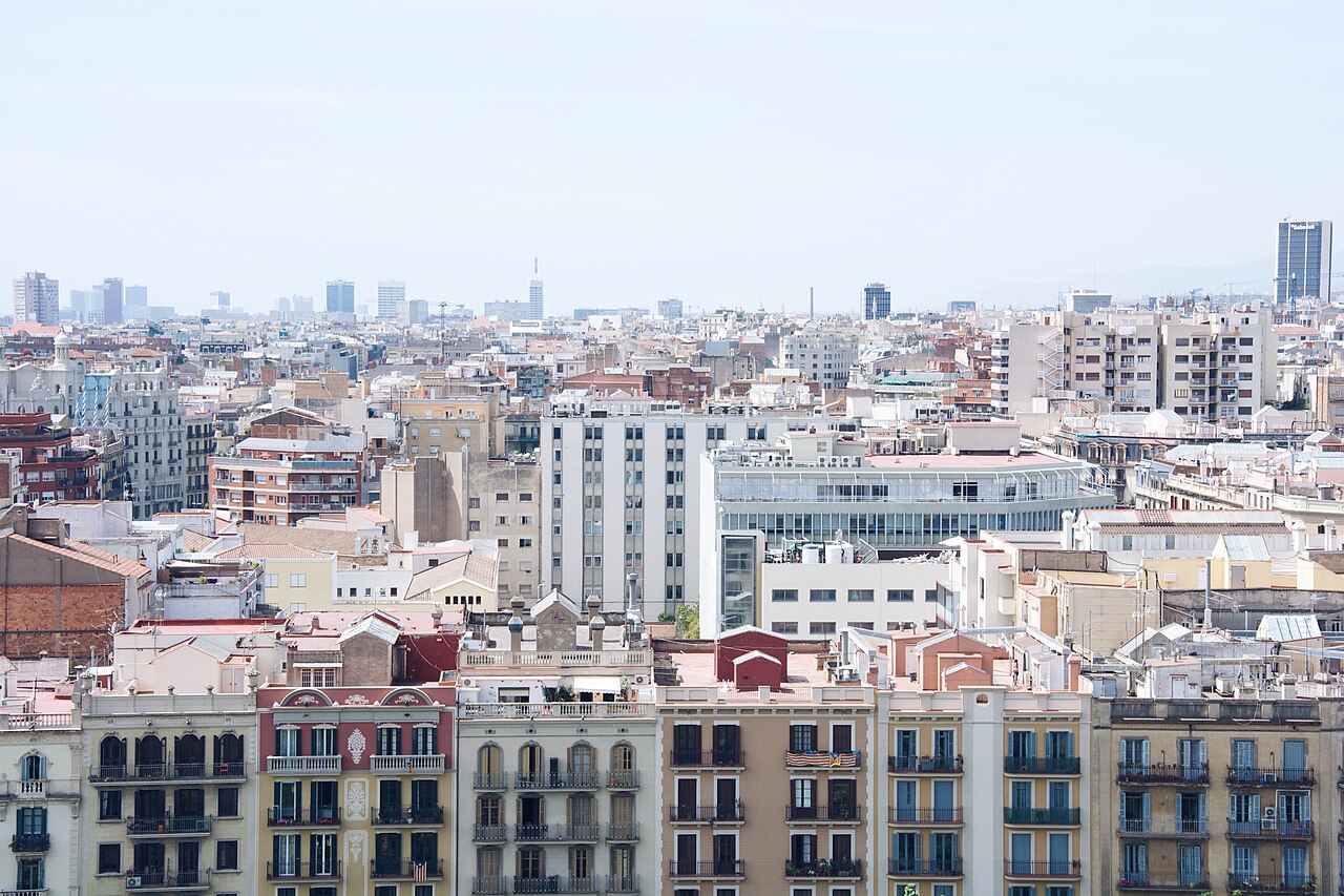Vista de los tejados y edificios de viviendas del Eixample de Barcelona